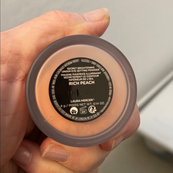Laura Mercier Rich Peach brightening powder - Picture 2 of 2
